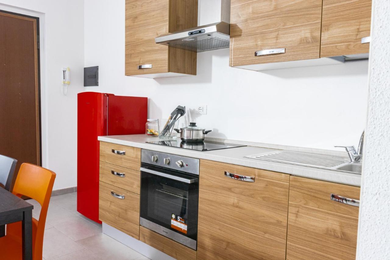 Staurenghi Red Apartment バレーゼ エクステリア 写真